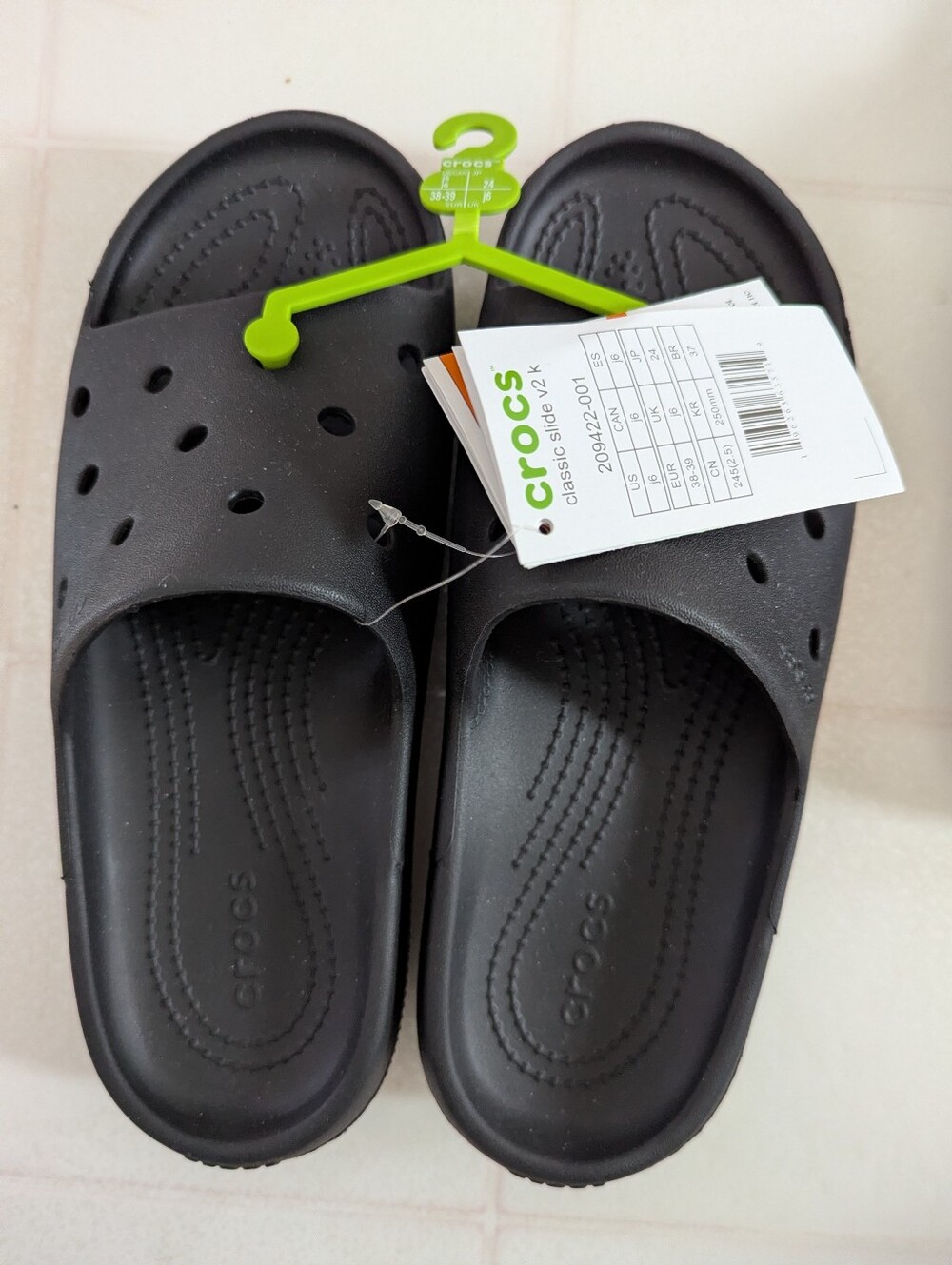 New CROCS Black Classic Kids Size 6 Slide Clogs